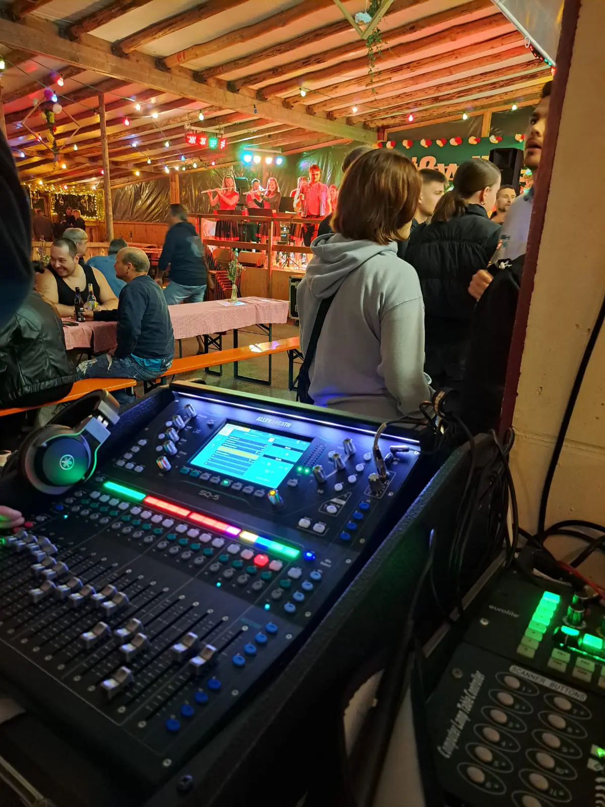 Tontechnik mit Live-Mischpult auf einem Event